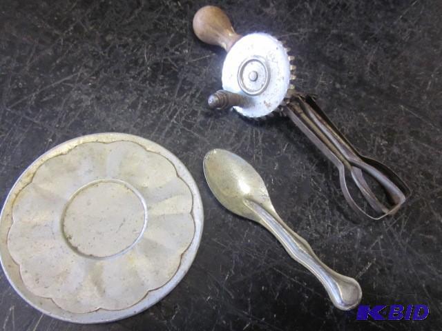 Vintage Childrens metal plate and ...