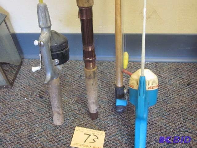 Lot of (4) vintage fishing rods, so...