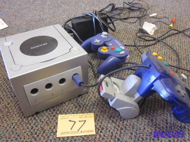 Nintendo Gamecube with (2) controll...