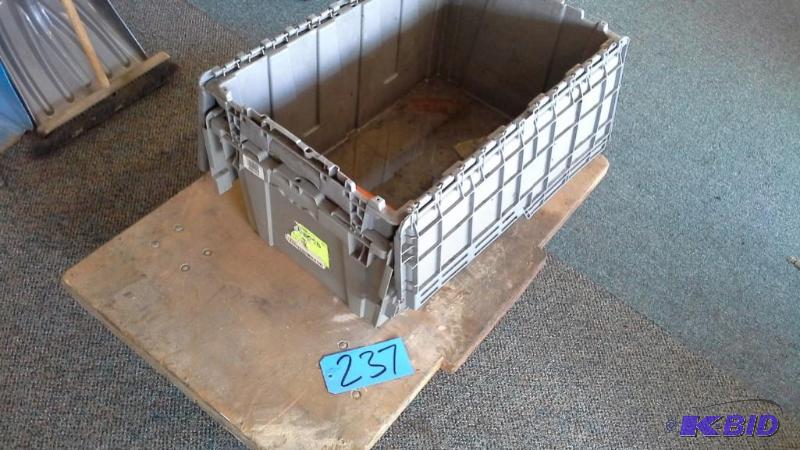 Wooden cart with four casters