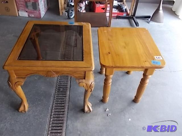 Oak End Table With Glass Top-Has Ch...