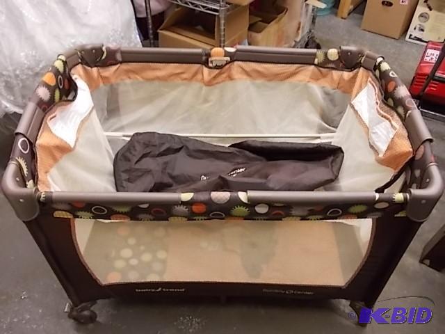 Nursery Center Porta Crib With Baso...