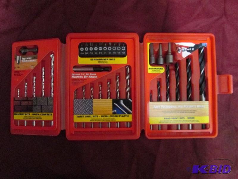 Full set of Skil drill bits in a tr...