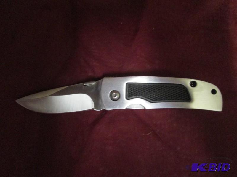 Nice silver folding pocket knife wi...