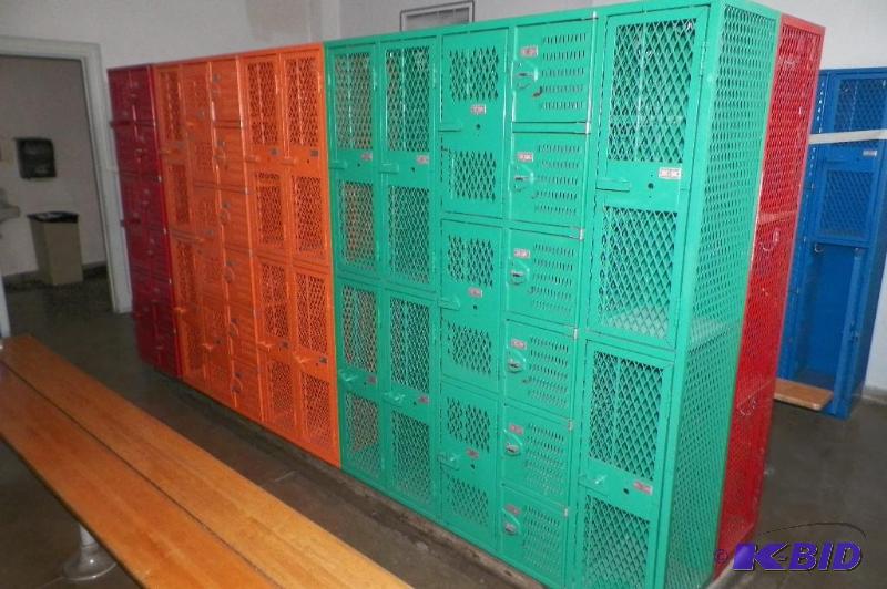Lockers (GIRLS LOCKER ROOM)