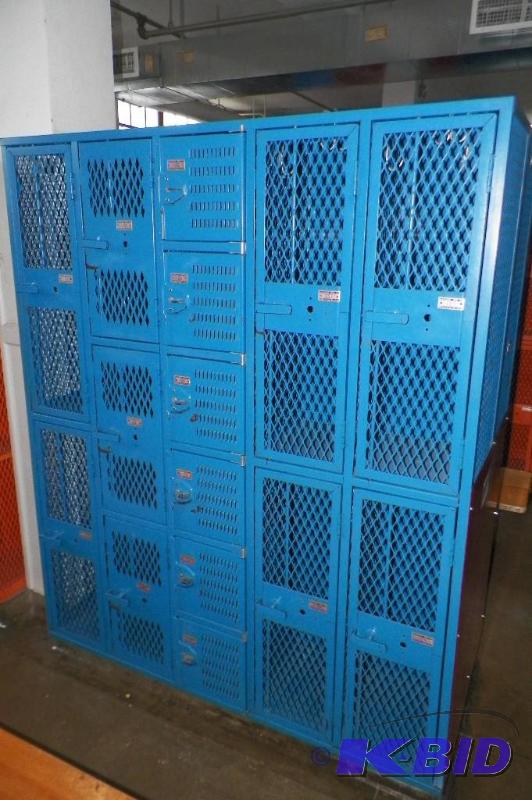 Lockers (GIRLS LOCKER ROOM)