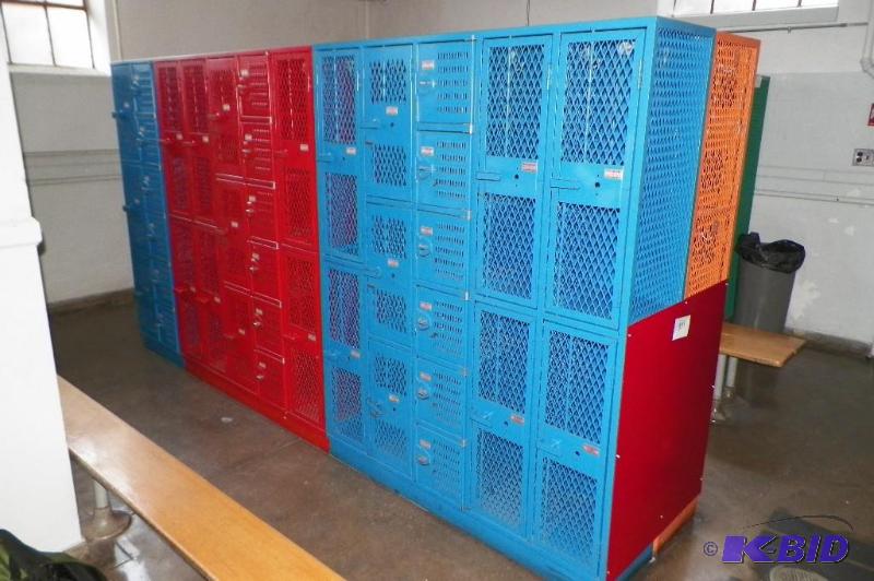 Lockers (GIRLS LOCKER ROOM)