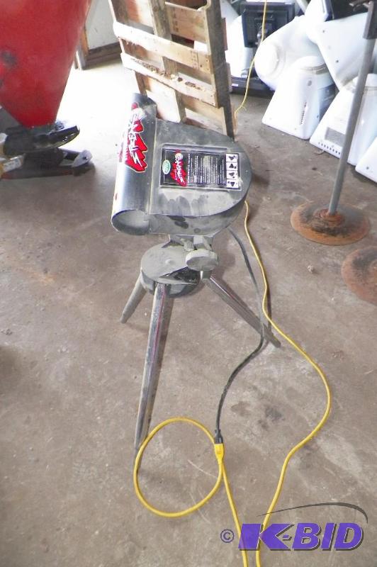 ATEC Pitching Machine
