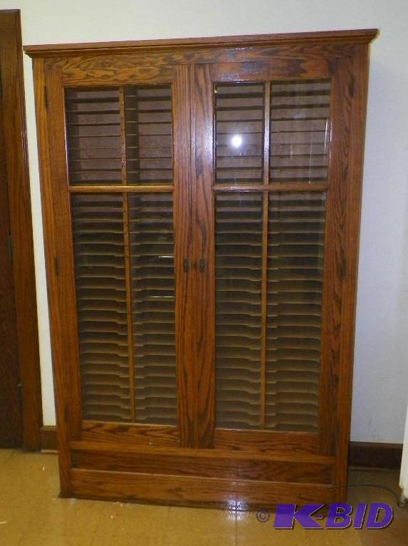 Antique Oak Cabinet (ROOM 211)