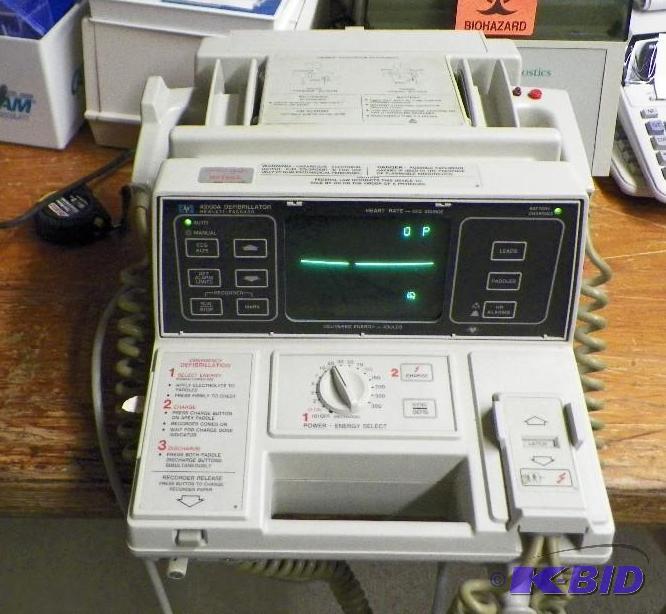 lot 115 image: HP Defibrillator