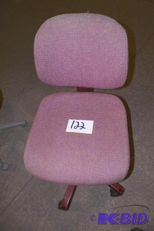 lot 122 image: Chair