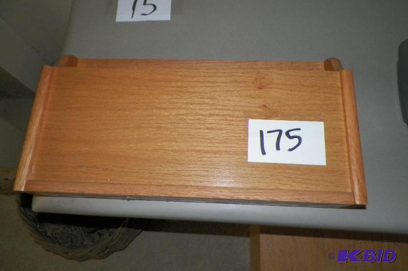 lot 175 image: Oak Magazine holder