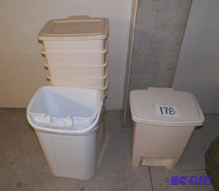 lot 178 image: Wastebaskets