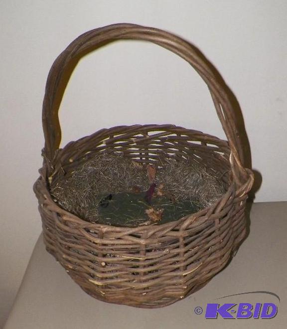 lot 182 image: Large basket