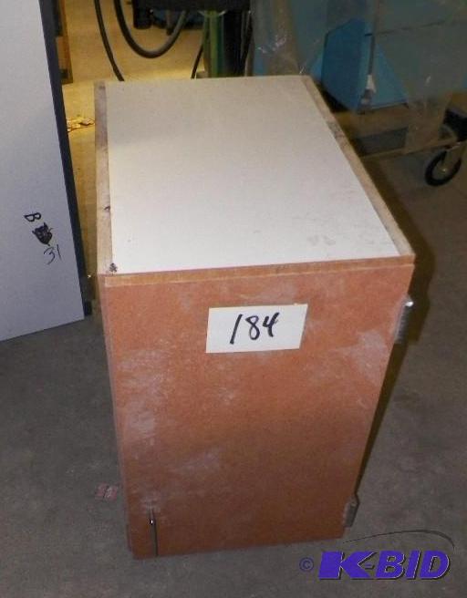 lot 184 image: Wall Cabinet 17 w x 24h x 24d