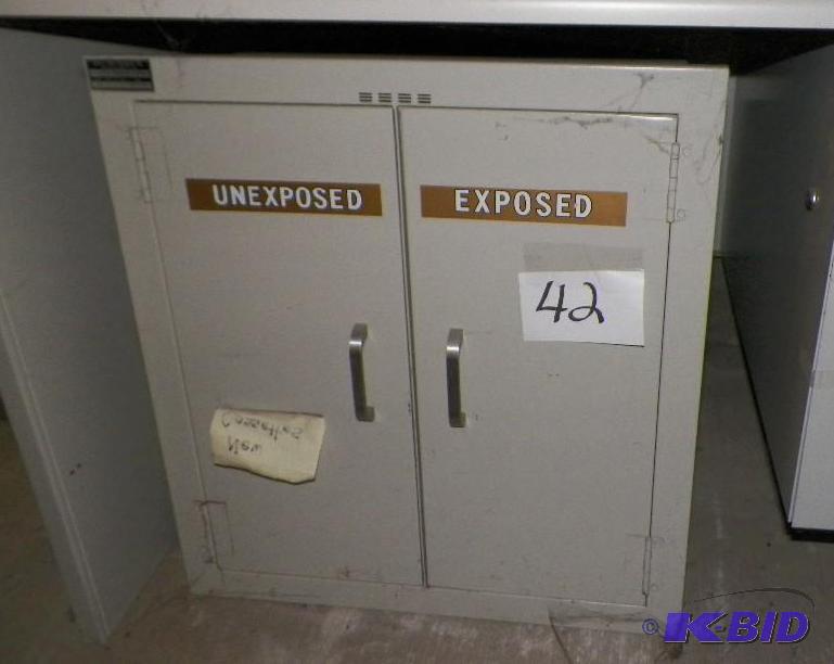 lot 42 image: Metal Cabinet