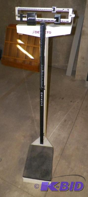 lot 71 image: Detecto 350 Pound Scale