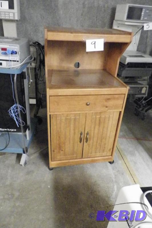 lot 9 image: Medical Stand for equipment