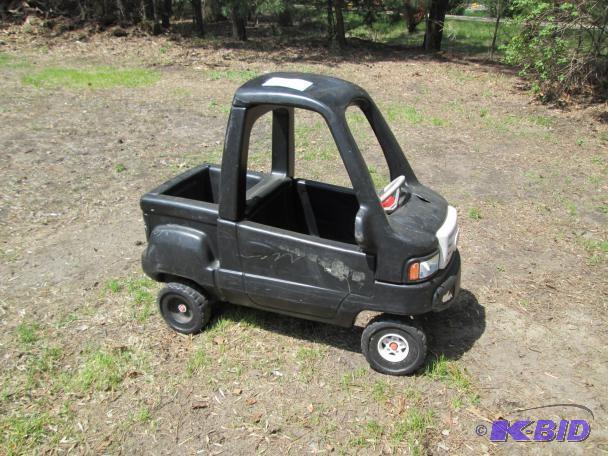 lot 8 image: Kids car...