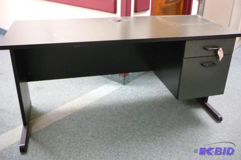 METAL DESK WITH 2 DRAWERS 60&quotL...