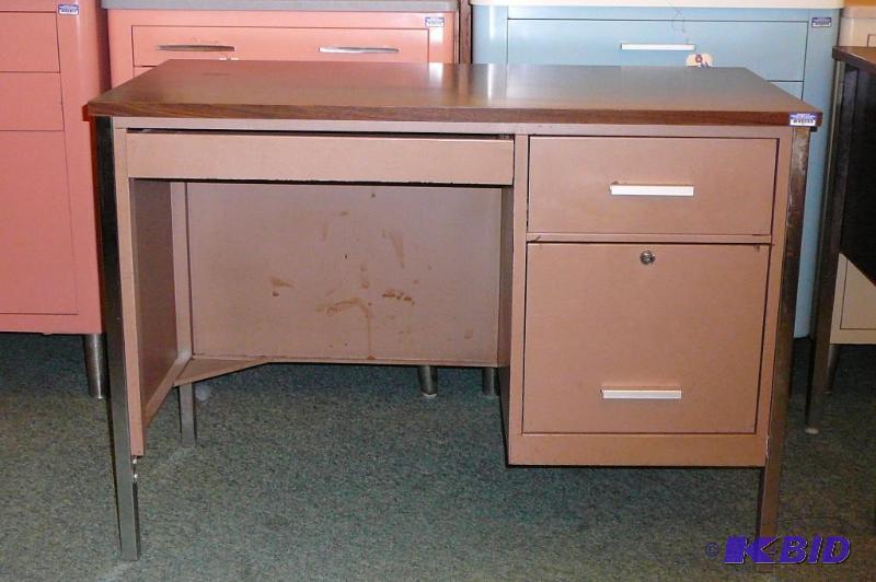METAL DESK 3 DRAWER 40&quotW X 20&...