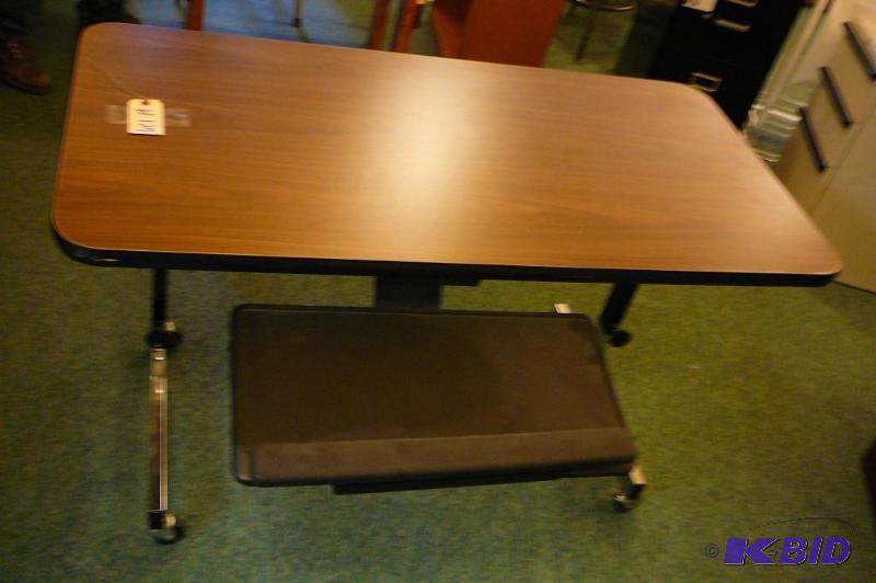 ADJUSTABLE TABLE WITH KEY BOARD 24&...