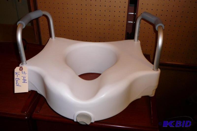RAISED TOILET SEAT WITH HANDLES &nb...