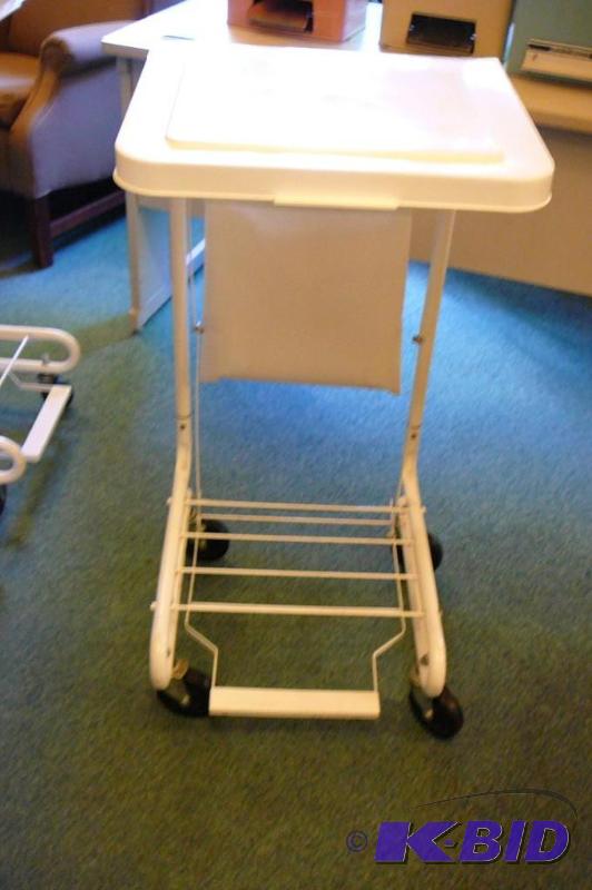 LINEN CART WITH STEP DOWN LID OPENE...