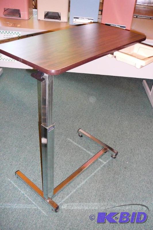 ADJUSTABLE FOOD SERVING TRAY ON CAS...