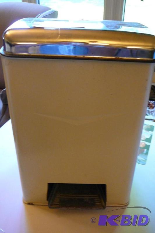 STEP OPEN TRASH CONTAINER Sold &quo...