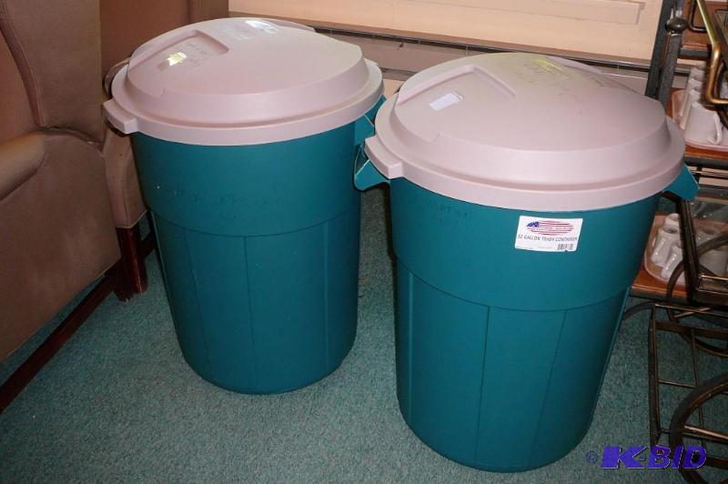 2 32GAL&nbspTRASH CANS WITH LIDS S...
