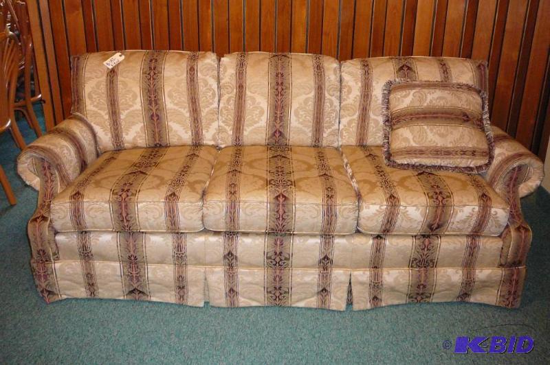 VERY NICE COUCH&nbsp MADE BY COCHR...