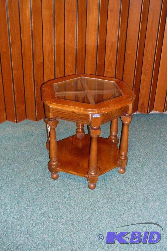OAK END TABLE...