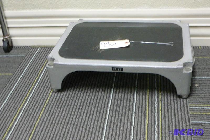 ALUMINUM STEP STOOL Sold &quotas i...