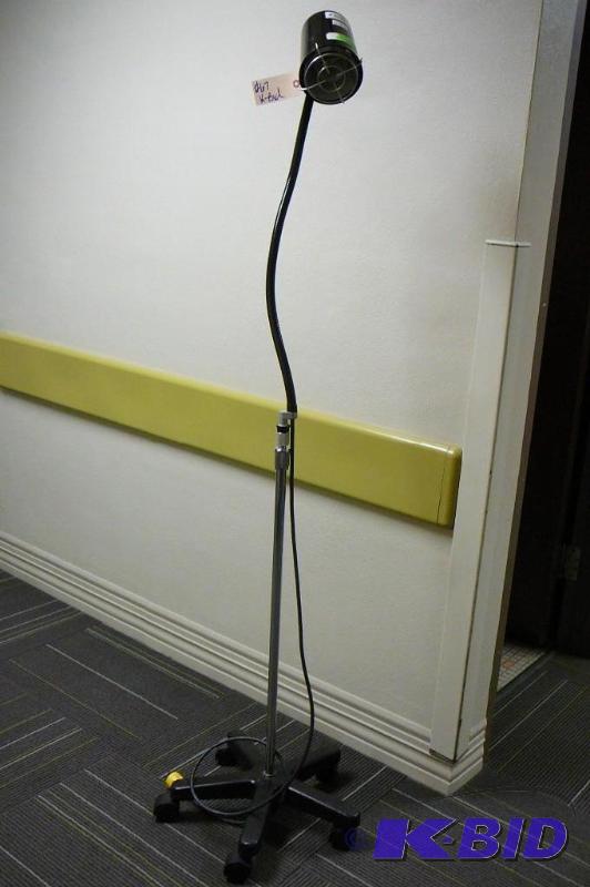 100 WATT ADJUSTABLE LAMP ON CASTER ...