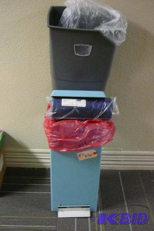 HAMILTON TRASH CONTAINER WITH STEP ...