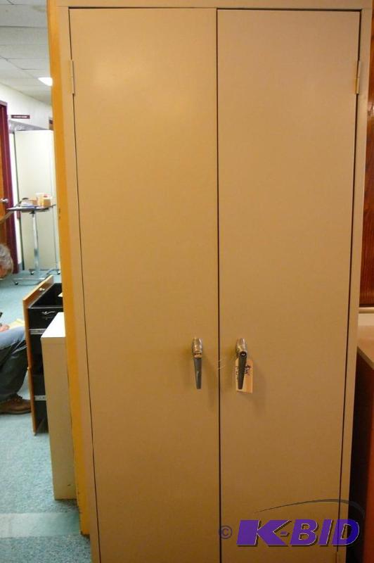 STEEL STORAGE CUPBOARD WITH 3 SHELV...