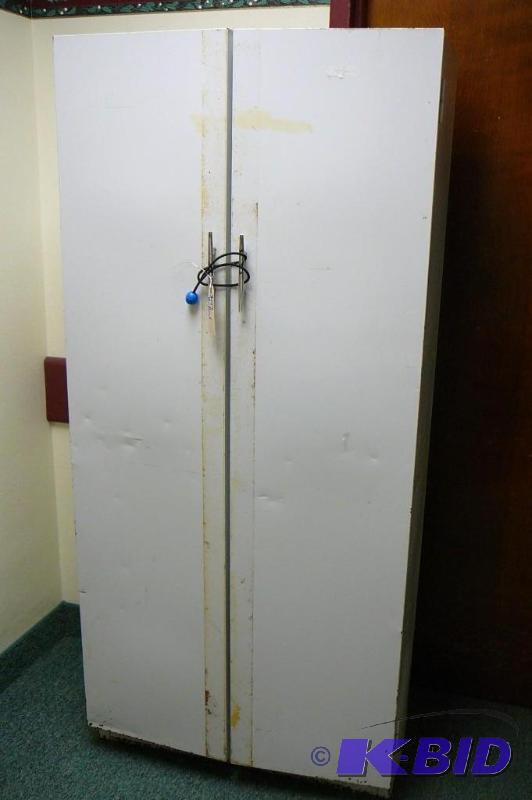 WHITE STEEL STORAGE CABINET 14&quot...