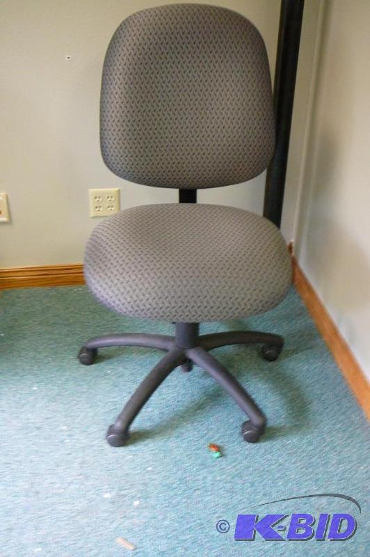 1 adjustable gray office chairs wit...