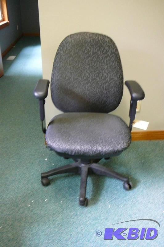 1 adjustable gray office chairs wit...