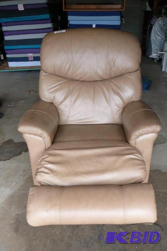 LazyBoy Leather Recliner  Can only ...