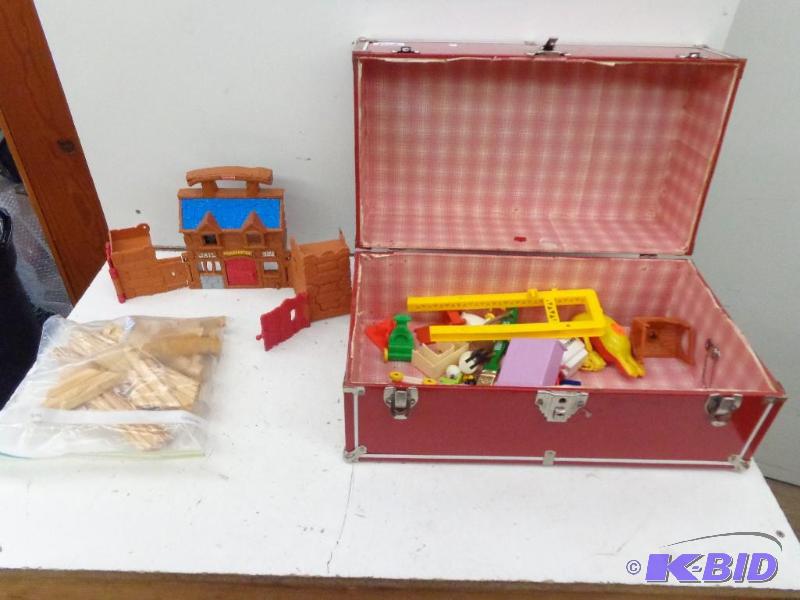 lot 102 image: Small Kids Toy Box Metal Constructi...