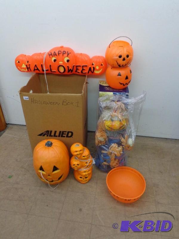 lot 106 image: Halloween Decorations Pumpkin Baske...