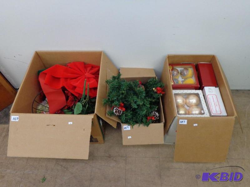 lot 107 image: Assorted Christmas Decorations Bows...