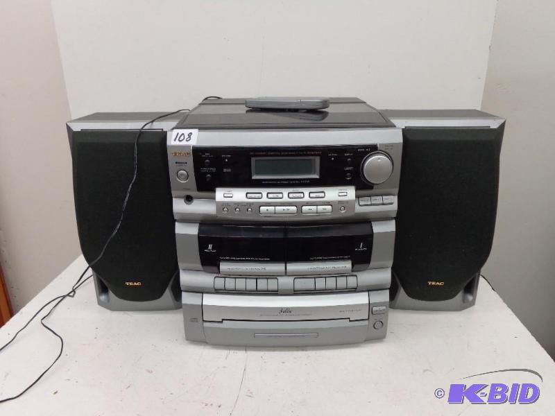 lot 108 image: Home Entertainment Radio TEAC DC-DZ...