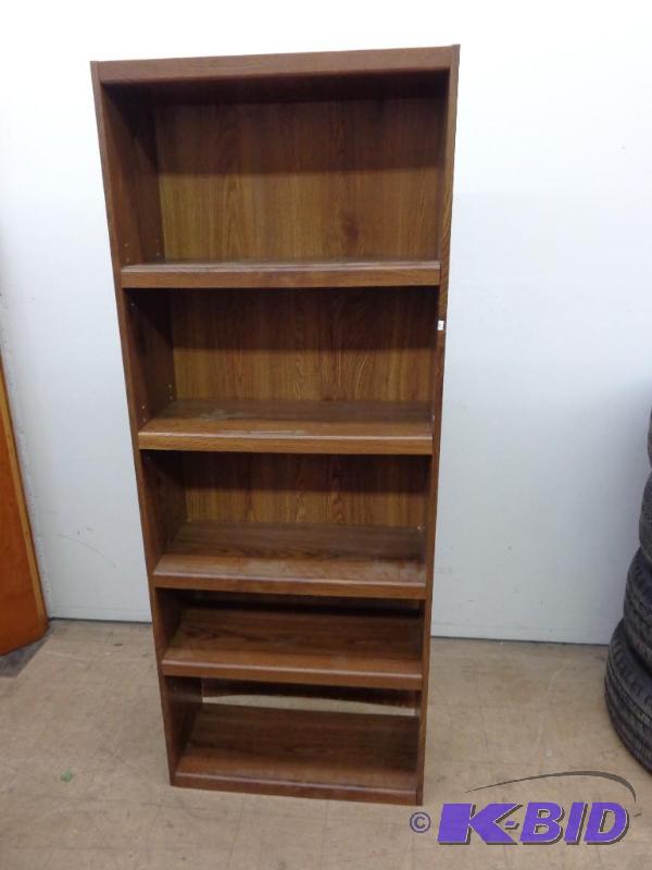 lot 112 image: 5 Shelve Book Case  71" T...