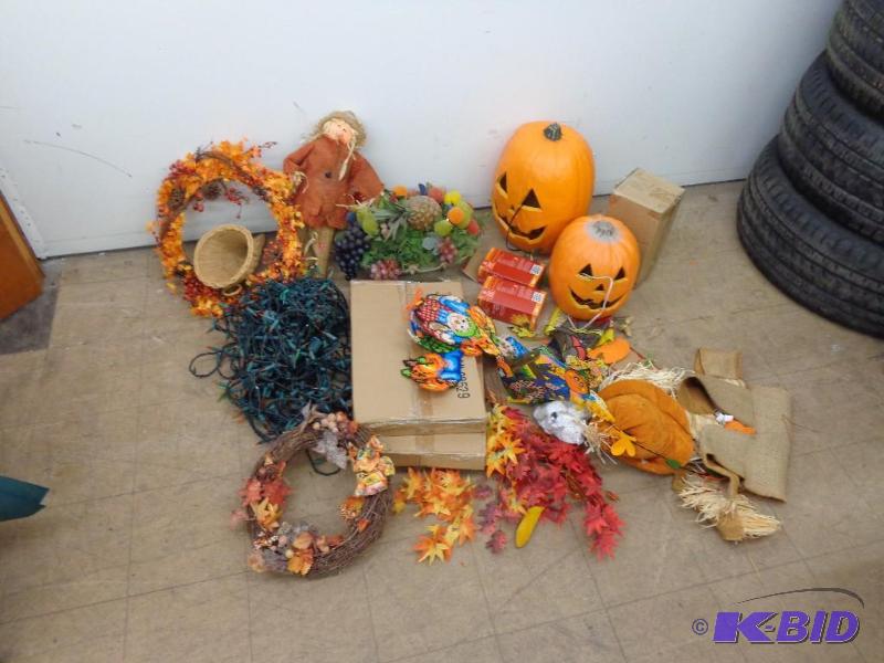 lot 18 image: Thanksgiving Decorations, Halloween...