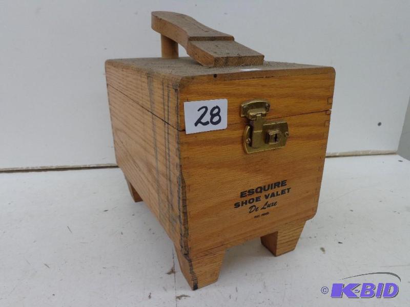lot 28 image: Esquire Shoe Valet 4 Brushes  ...