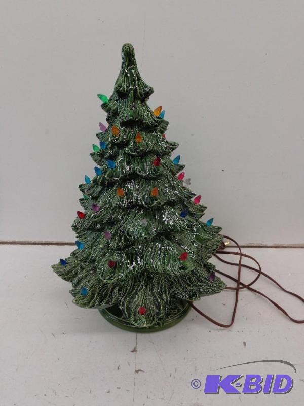 lot 32 image: Ceramic Christmas Tree Light wPlas...
