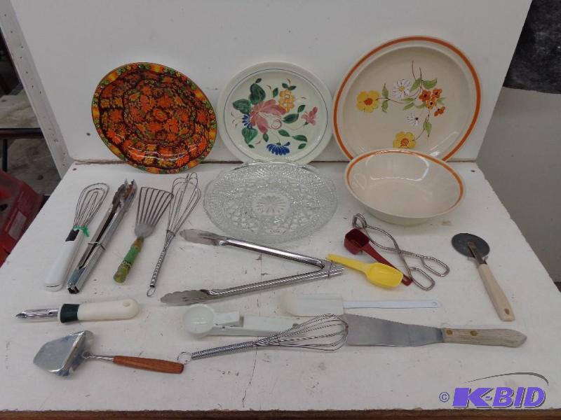 lot 37 image: Assorted Kitchenware 2 Plates 2 Bow...
